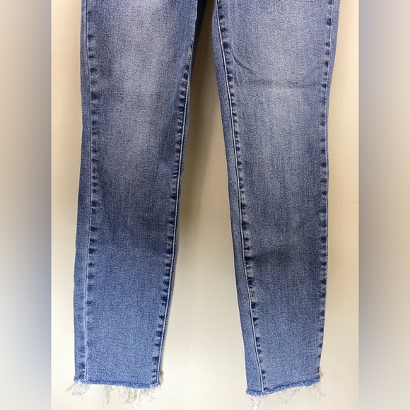 Judy Blue JB88259 Hi-Rise Relaxed Fit Skinny Jeans Raw Hem women’s size 28 - Picture 5 of 9